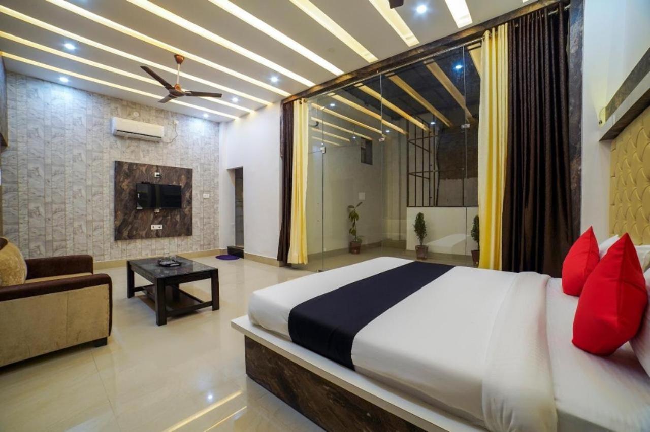 Hotel Ivy Plaza Near Igi Airport New Delhi Buitenkant foto